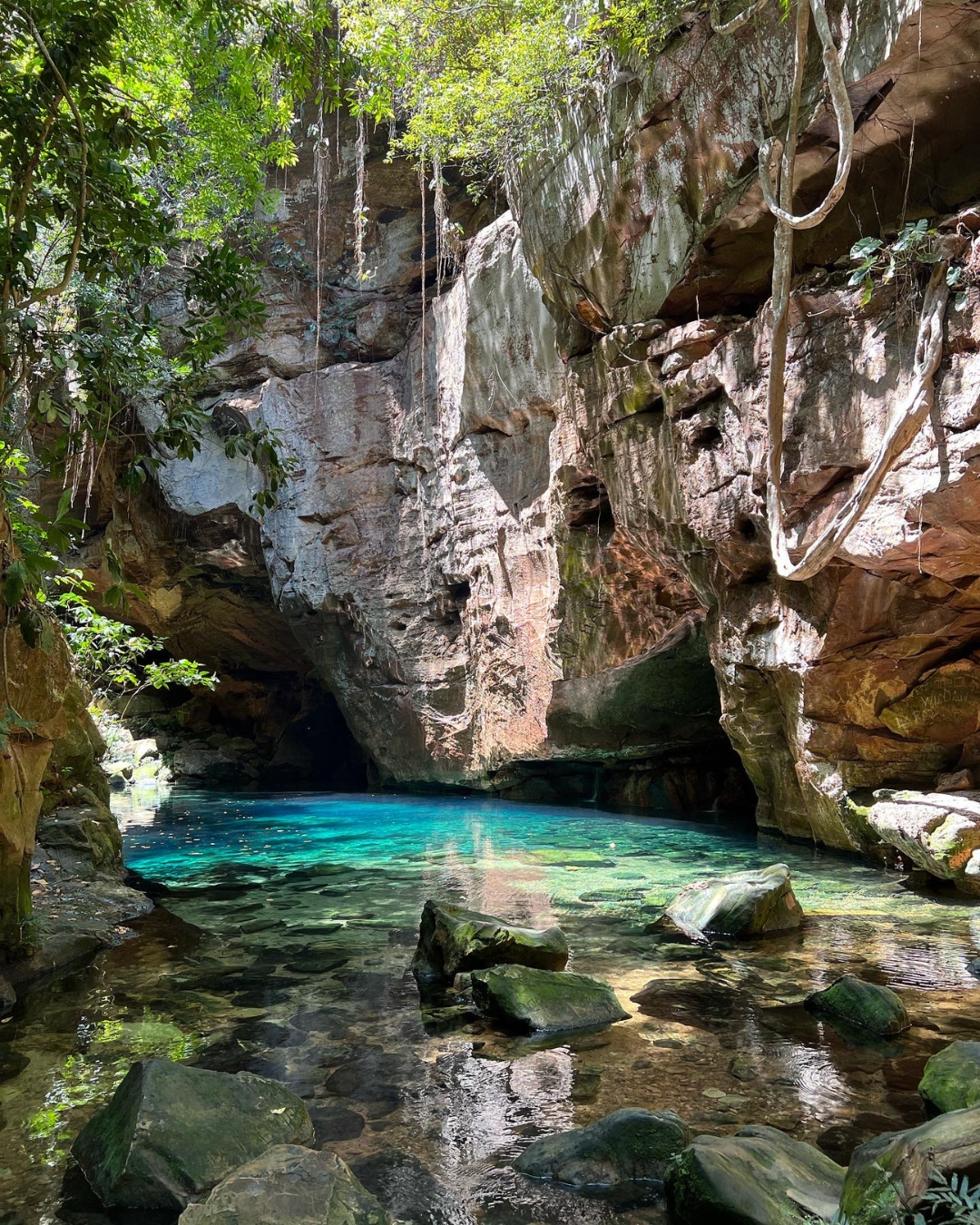 Cachoeira majestosa na Chapada das Mesas